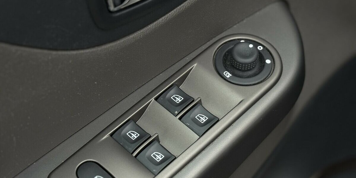 Renault Captur 1.2 TCe Elysee KAMERA/NAVI/SITZHEIZUNG 97.093 km 9.900 &euro; Villingen-Schwenningen 78054