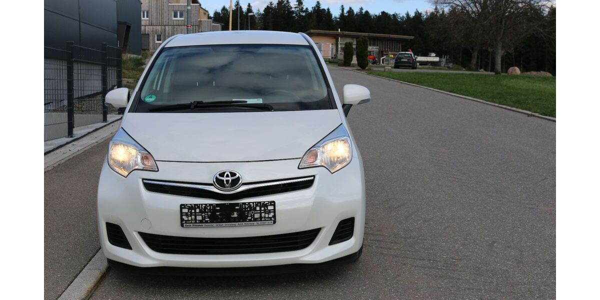 Toyota Verso-S 168.000 km 5.890 &euro; Aichhalden-Rötenberg 78733