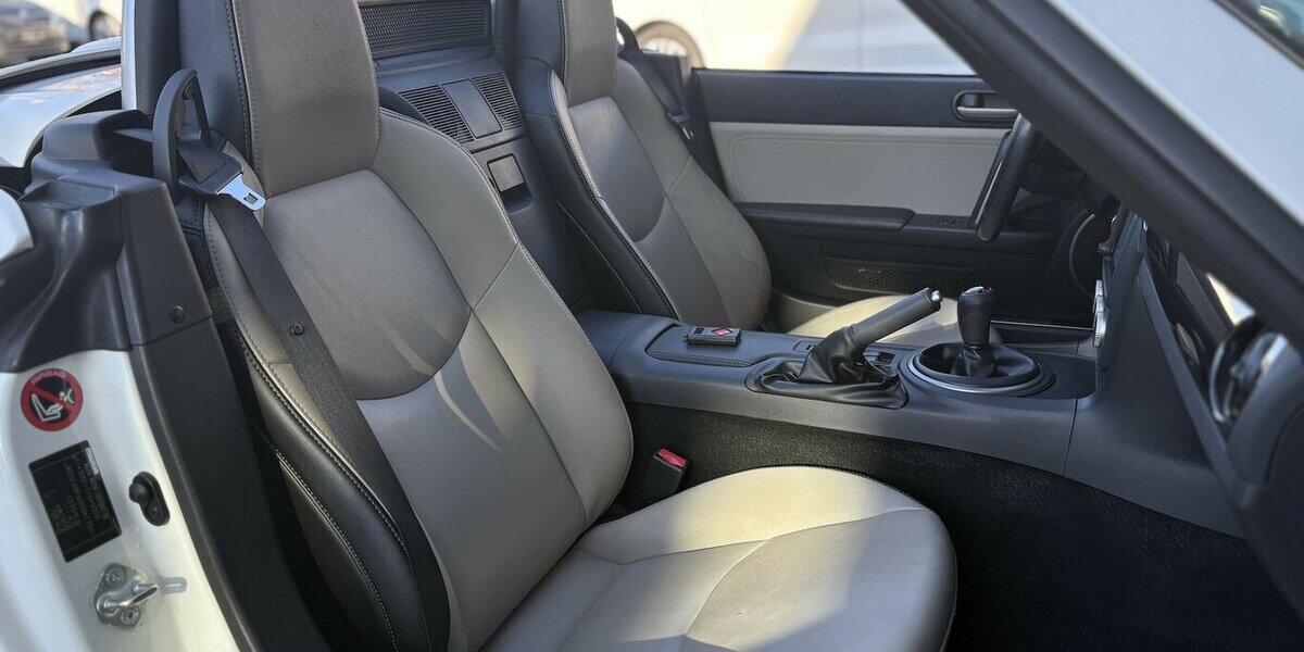 Mazda MX-5 2.0 Sendo Roadster Coupe NAVI/SITZHEIZUNG 88.467 km 15.900 &euro; Villingen-Schwenningen 78054