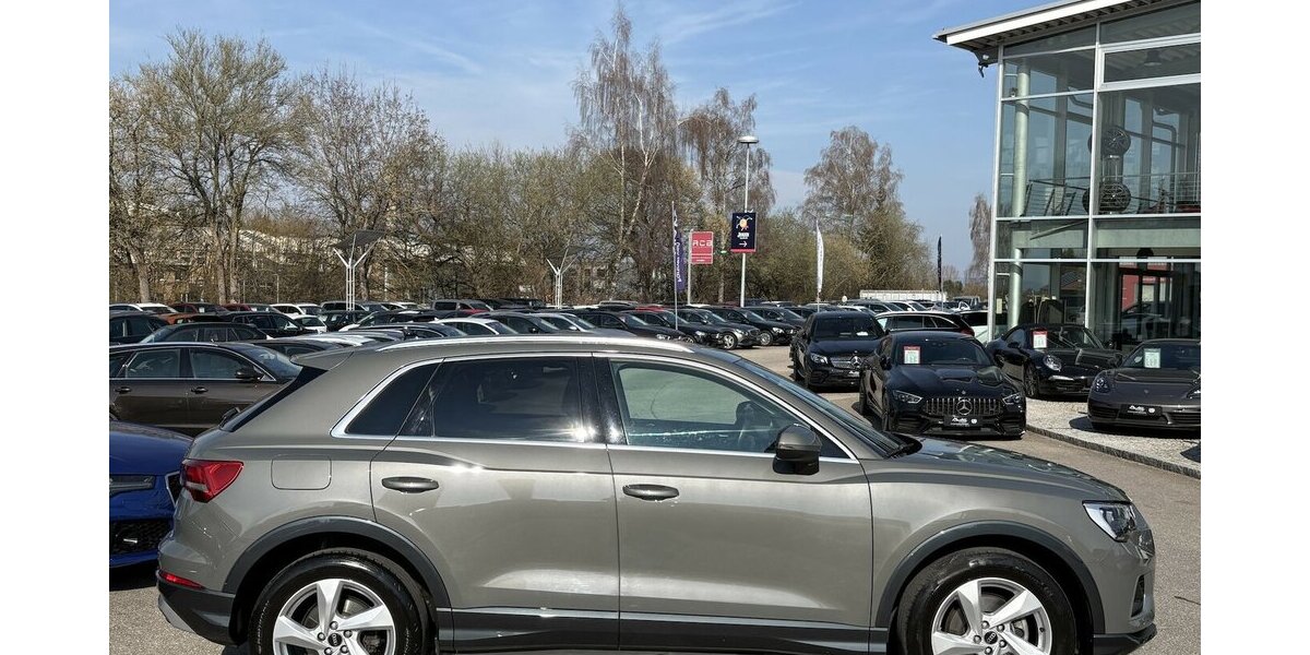 Audi Q3 35 TFSI advanced CARPLAY/PDC/DAB/AHK/1.HAND 39.421 km 27.800 &euro; Villingen-Schwenningen 78054