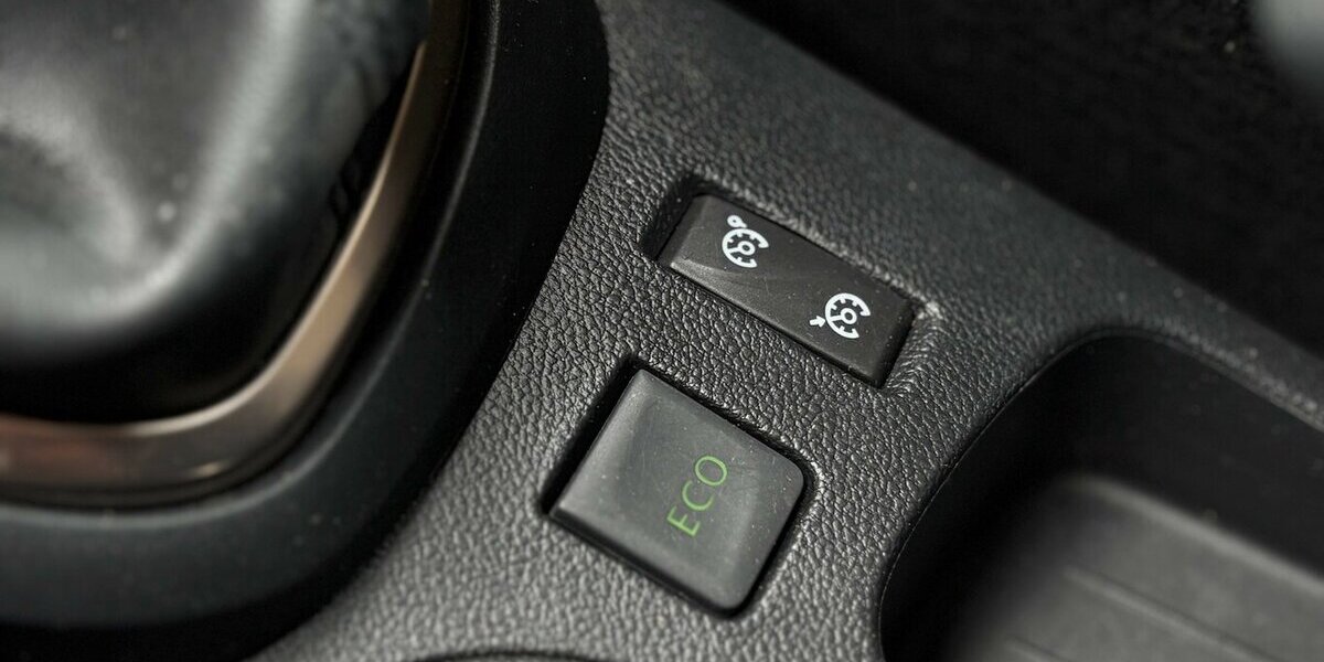 Renault Captur 1.2 TCe Elysee KAMERA/NAVI/SITZHEIZUNG 97.093 km 9.900 &euro; Villingen-Schwenningen 78054