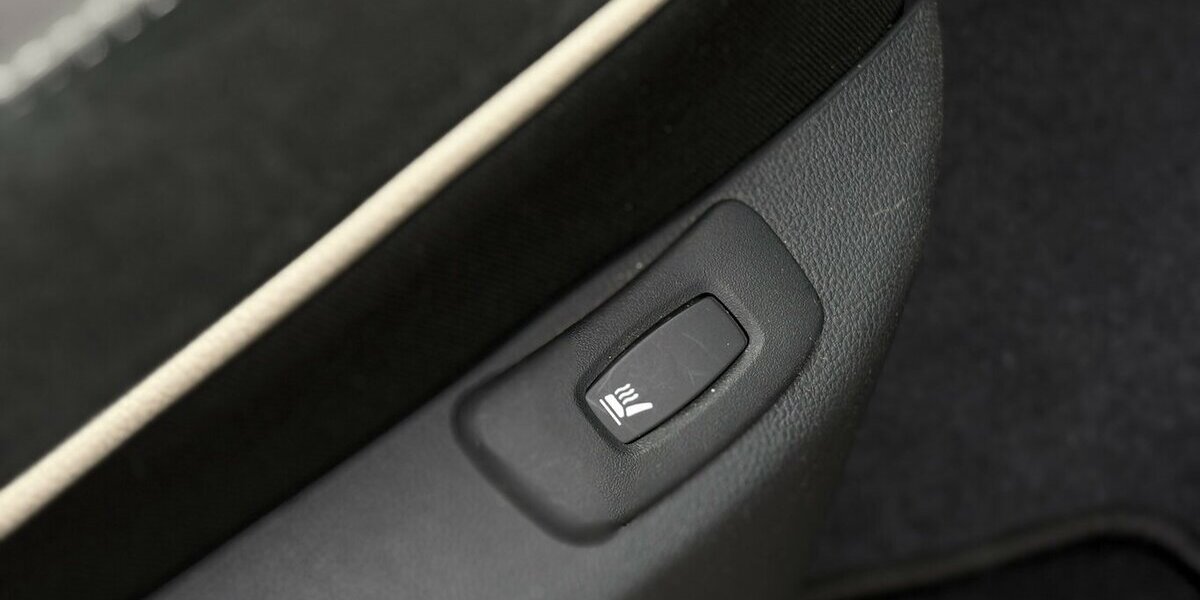 Renault Captur 1.2 TCe Elysee KAMERA/NAVI/SITZHEIZUNG 97.093 km 9.900 &euro; Villingen-Schwenningen 78054