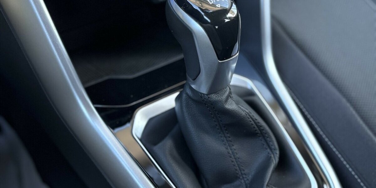 VW T-Roc 1.5 TSI Life CARPLAY/NAVI/SPURHALT/SHZ/DAB 52.096 km 19.800 &euro; Villingen-Schwenningen 78054