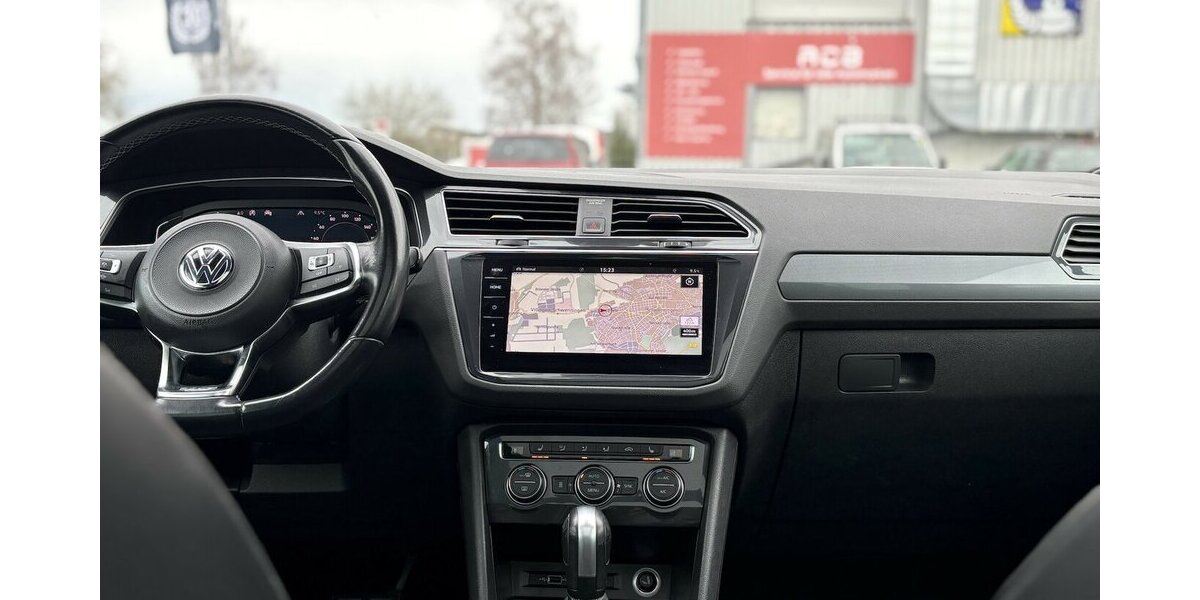 VW Tiguan 2.0 TDI 4Motion R-Line 360°/PANO/MEMORY 103.124 km 29.900 &euro; Villingen-Schwenningen 78054