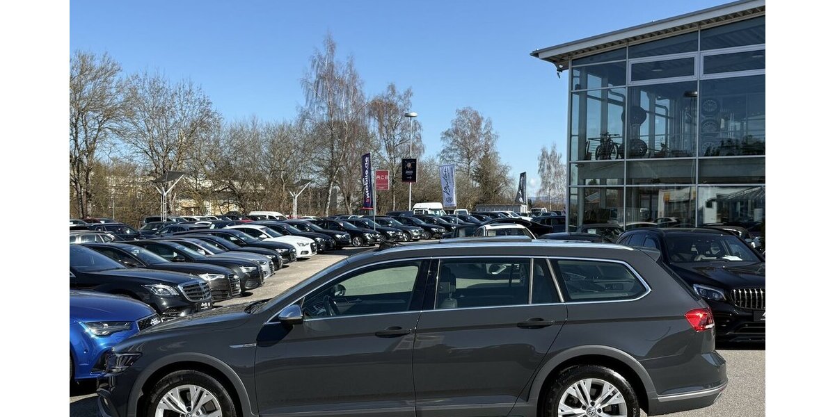 VW Passat Alltrack 2.0 TDI MASSAGE/PANO/NAVI/1.HAND 88.854 km 24.900 &euro; Villingen-Schwenningen 78054