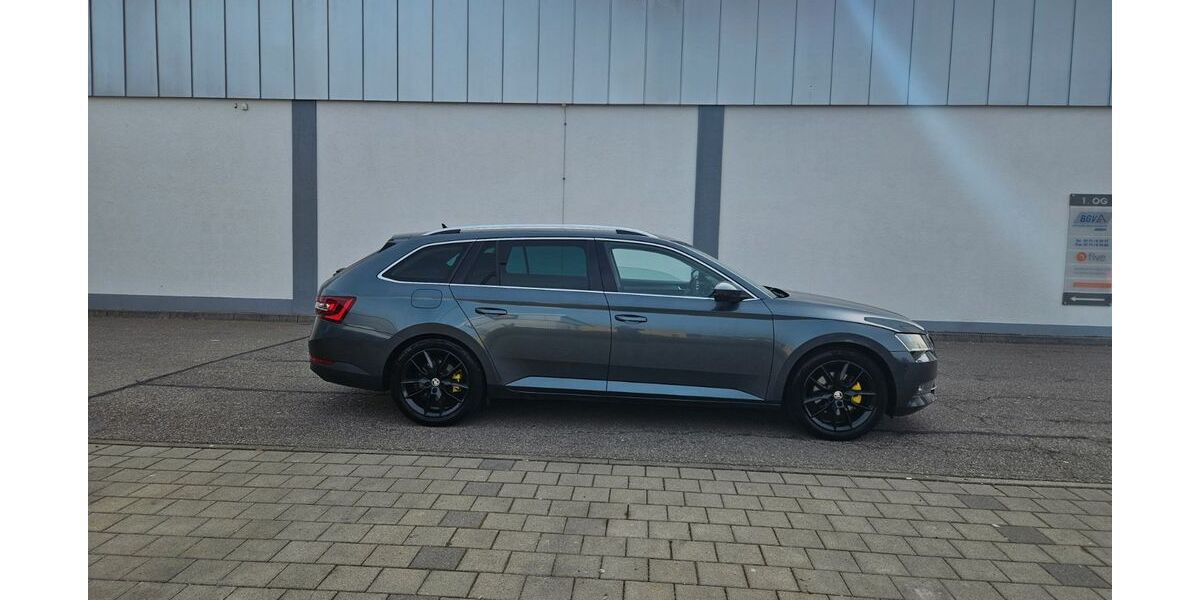 Skoda Superb 112.000 km 18.999 &euro; Hüfingen 78183