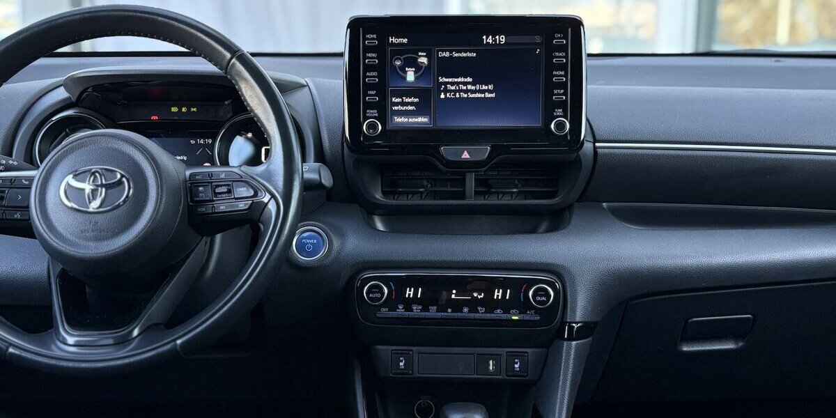 Toyota Yaris 1.5 Hybrid Black&White DAB/KAMERA/1.HAND 29.792 km 18.900 &euro; Villingen-Schwenningen 78054