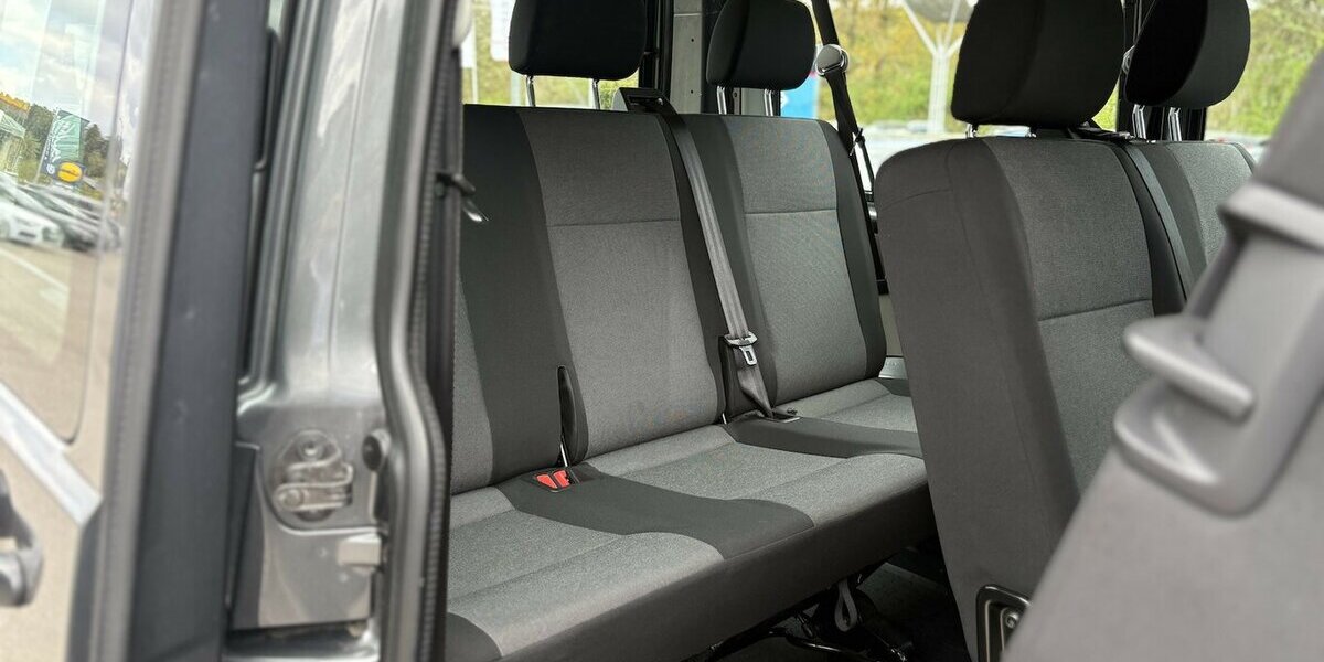 VW T6 Transporter Kasten 9-SITZER/AHK/NAVI/KAMERA 114.224 km 26.800 &euro; Villingen-Schwenningen 78054