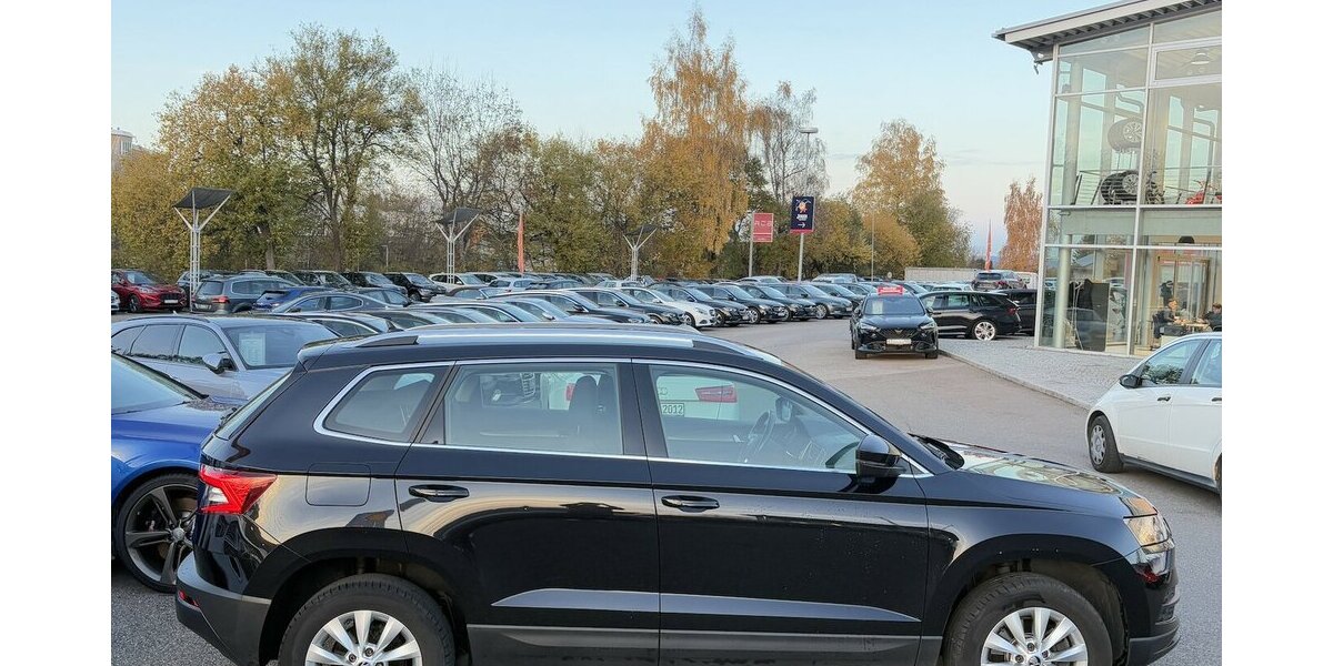 Skoda Karoq 1.5 TSI AMBITION/DSG/KAMERA/NAVI/PDC/DAB 163.970 km 15.900 &euro; Villingen-Schwenningen 78054