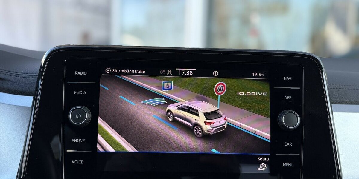 VW T-Roc 1.5 TSI Life CARPLAY/NAVI/SPURHALT/SHZ/DAB 52.096 km 19.800 &euro; Villingen-Schwenningen 78054