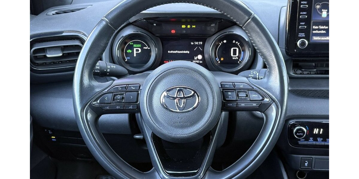 Toyota Yaris 1.5 Hybrid Black&White DAB/KAMERA/1.HAND 29.792 km 18.900 &euro; Villingen-Schwenningen 78054