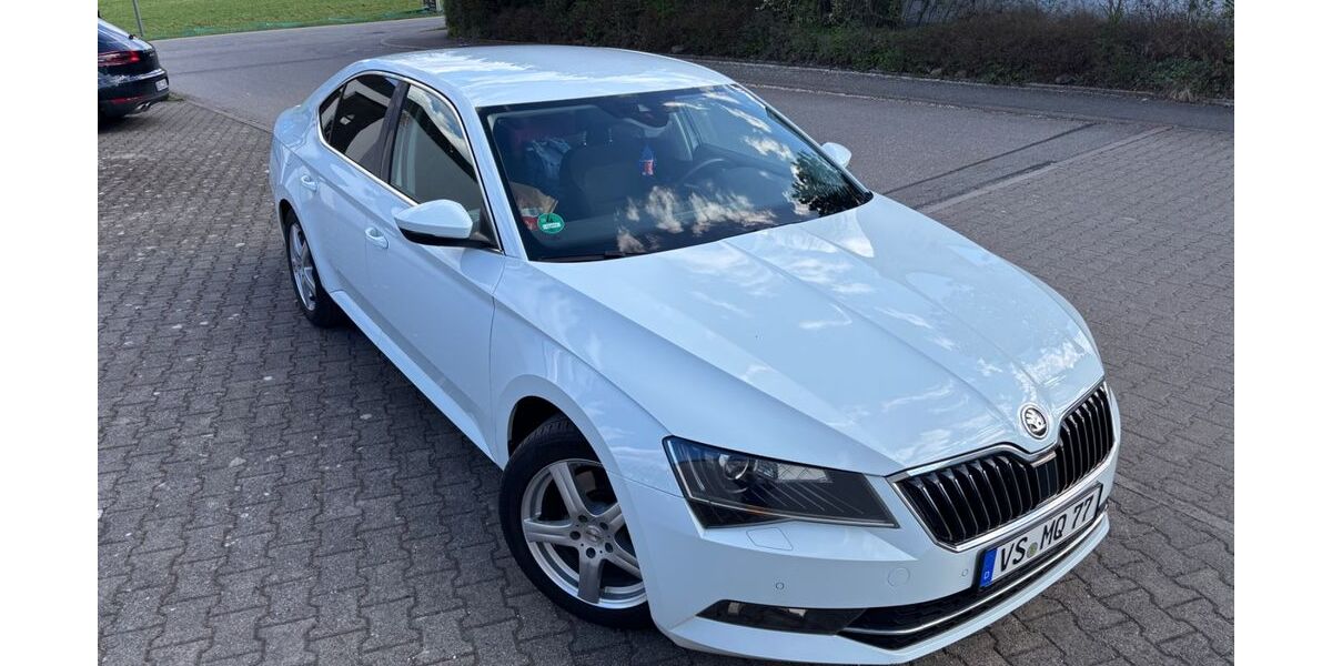 Skoda Superb 128.000 km 14.300 &euro; Bad Dürrheim 78073