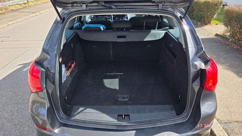 Opel Astra J Sports Tourer 203.000 km 5.600 &euro; Donaueschingen 78166