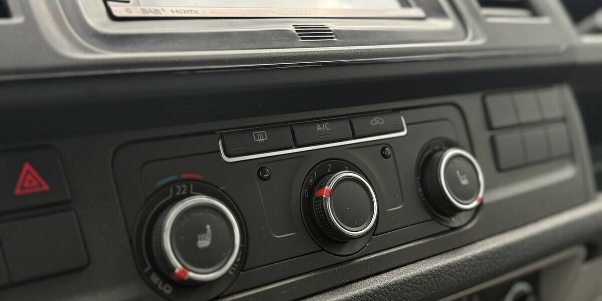 VW T6 Transporter Kasten 9-SITZER/AHK/NAVI/KAMERA 114.224 km 26.800 &euro; Villingen-Schwenningen 78054