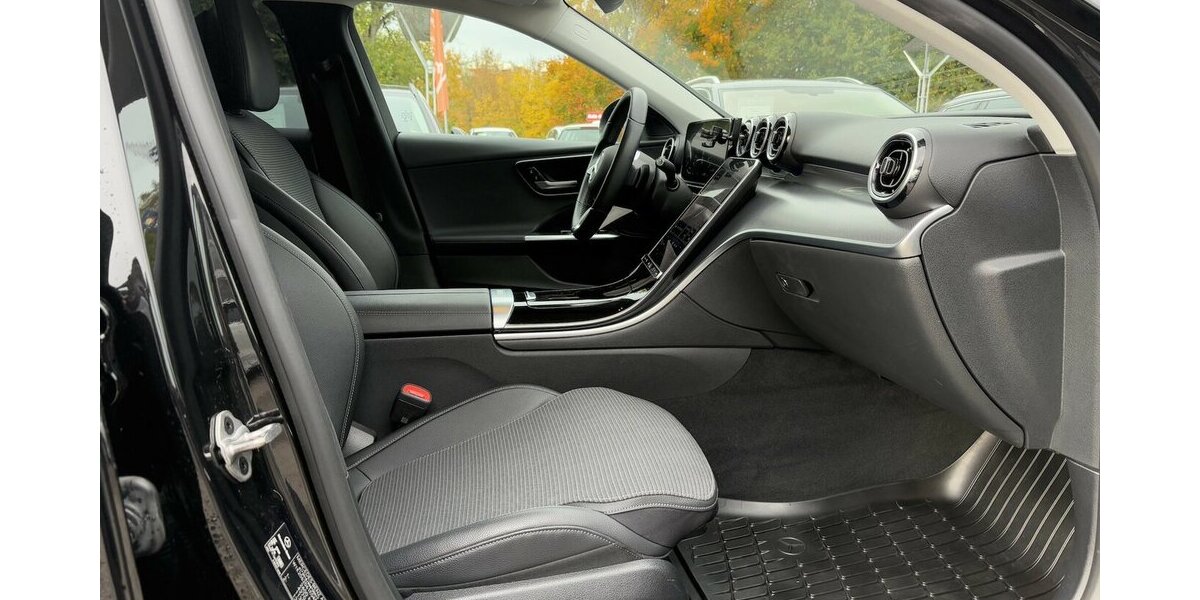 Mercedes-Benz C 300 d/AVANTGARDE/PANORAMA/ACC/KAMERA/DAB/LED 44.969 km 33.900 &euro; Villingen-Schwenningen 78054