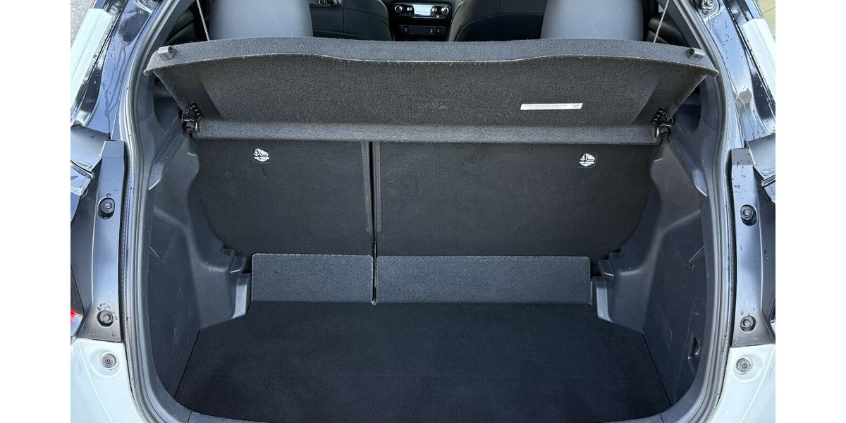 Toyota Yaris 1.5 Hybrid Black&White DAB/KAMERA/1.HAND 29.792 km 18.900 &euro; Villingen-Schwenningen 78054