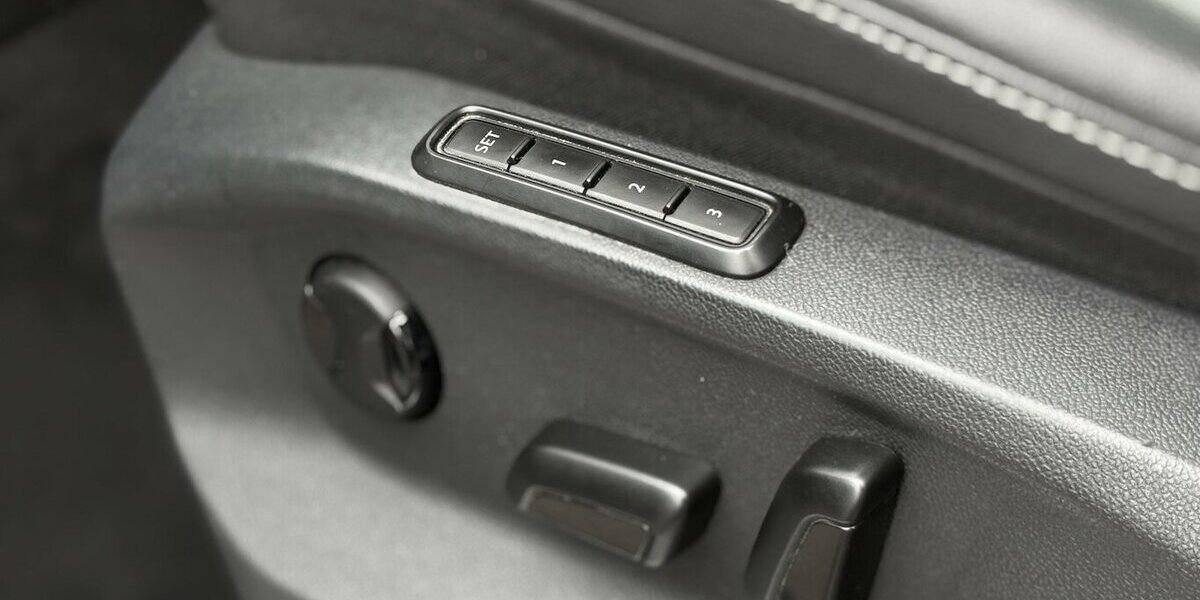 VW Tiguan 2.0 TDI 4Motion R-Line 360°/PANO/MEMORY 103.124 km 29.900 &euro; Villingen-Schwenningen 78054