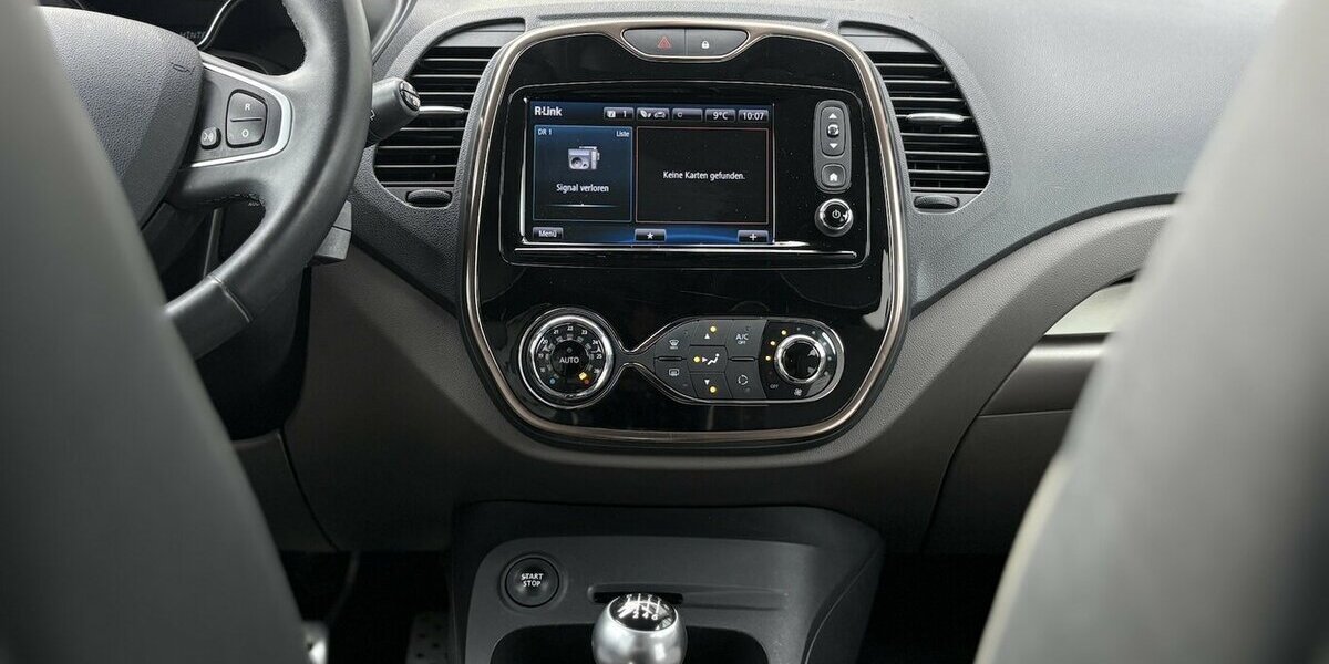 Renault Captur 1.2 TCe Elysee KAMERA/NAVI/SITZHEIZUNG 97.093 km 9.900 &euro; Villingen-Schwenningen 78054