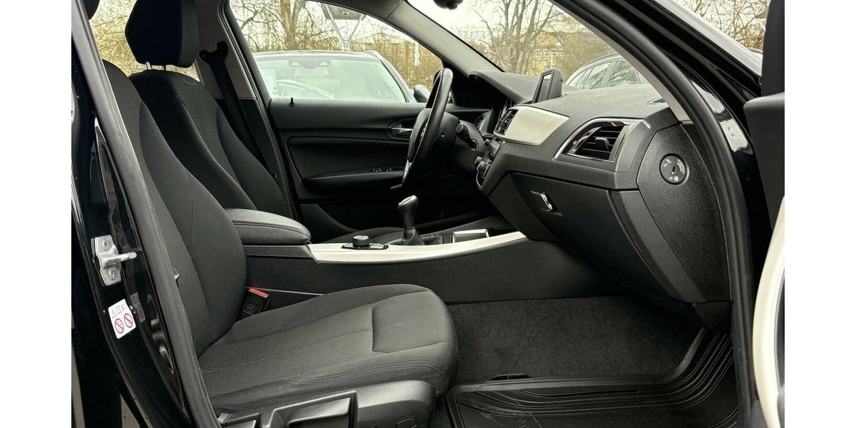 BMW 118d xDrive Advantage PDC/AHK/LED/SHZ/1.HAND 151.790 km 12.900 &euro; Villingen-Schwenningen 78054