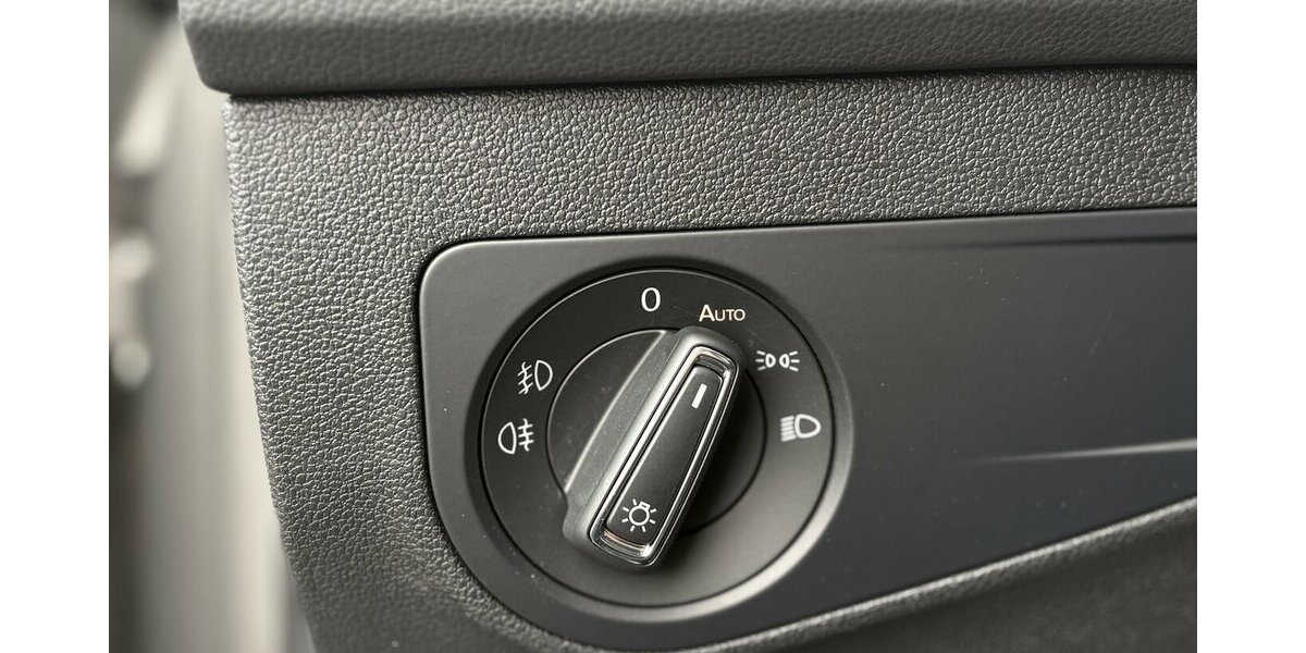 VW Tiguan 1.5 TSI RLine ACC/NAVI/AHK/SHZ/LED/1.HAND 73.187 km 25.800 &euro; Villingen-Schwenningen 78054