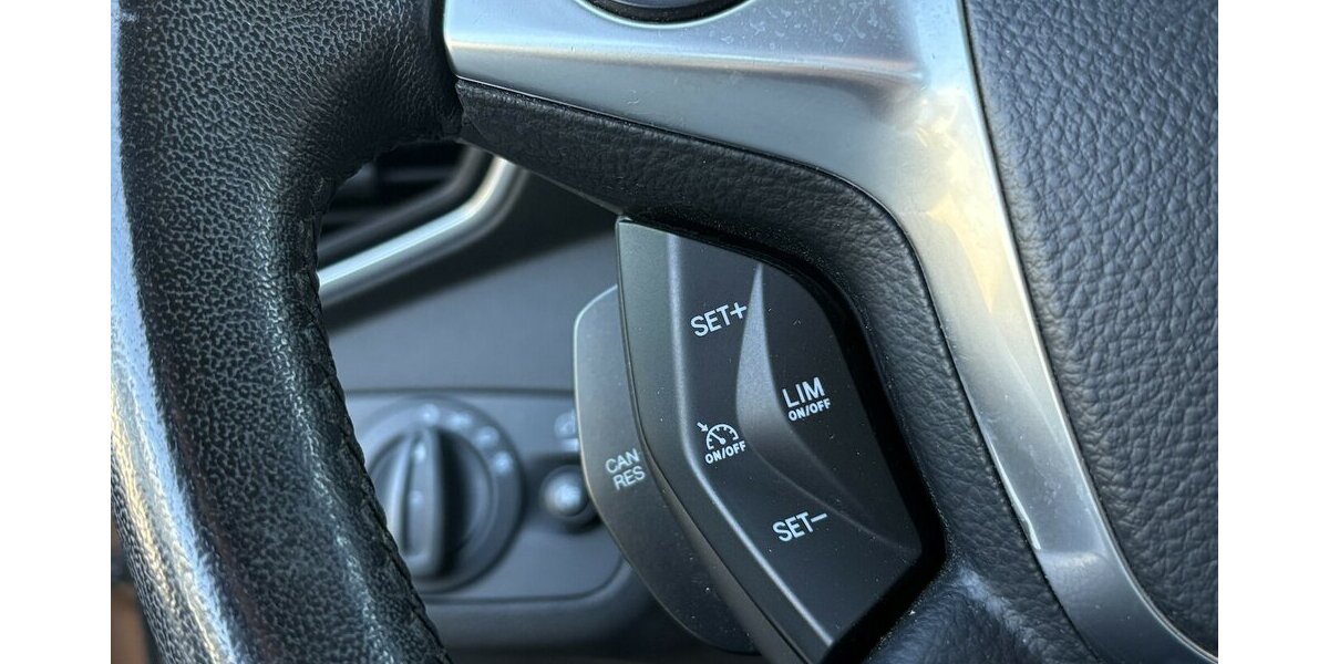 Ford Kuga 2.0 TDCI Titanium STANDHZ/NAVI/DAB/KAMERA 98.466 km 10.900 &euro; Villingen-Schwenningen 78054