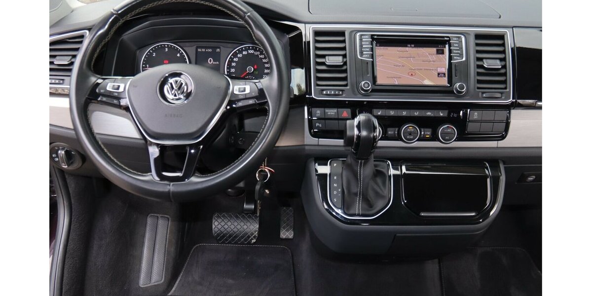 VW T6 Multivan GENERATION SIX 4-MOTION/7 SITZE/NAVI 150.462 km 27.900 &euro; Villingen-Schwenningen 78054