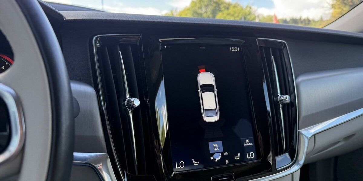 Volvo S90 MOMENTUM AWD/HEAD UP/BUSINESS.PRO/LEDER 125.912 km 22.900 &euro; Villingen-Schwenningen 78054