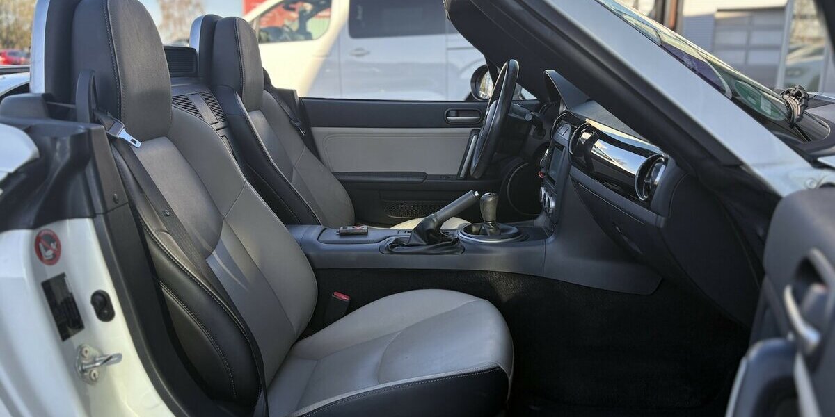 Mazda MX-5 2.0 Sendo Roadster Coupe NAVI/SITZHEIZUNG 88.467 km 15.900 &euro; Villingen-Schwenningen 78054