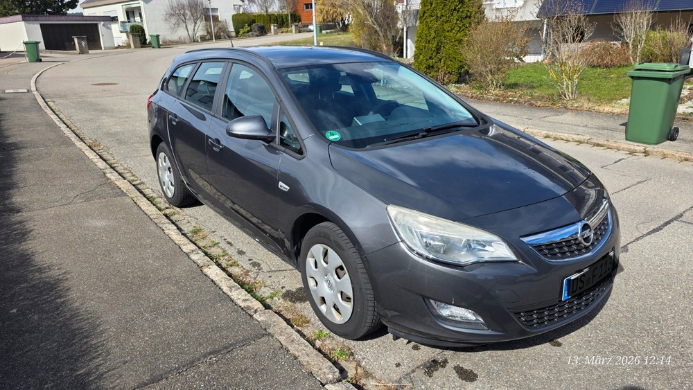 Opel Astra J Sports Tourer 203.000 km 5.600 &euro; Donaueschingen 78166