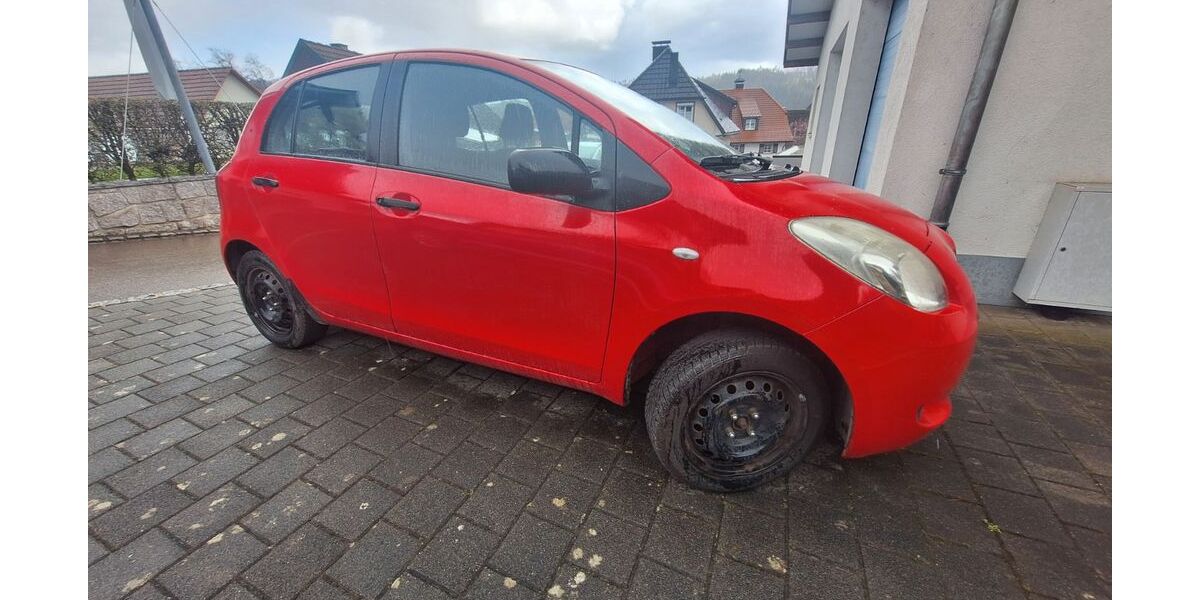 Toyota Yaris 225.000 km 1.800 &euro; donaueschingen 78166