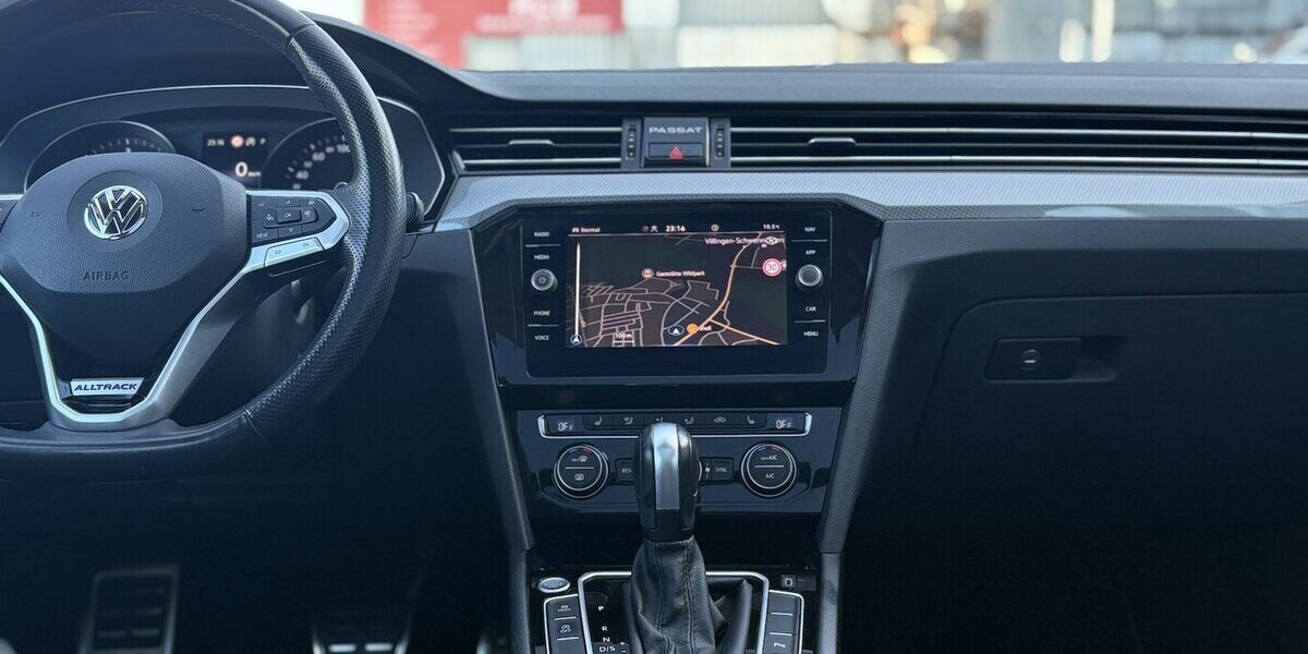 VW Passat Alltrack 2.0 TDI MASSAGE/PANO/NAVI/1.HAND 88.854 km 24.900 &euro; Villingen-Schwenningen 78054