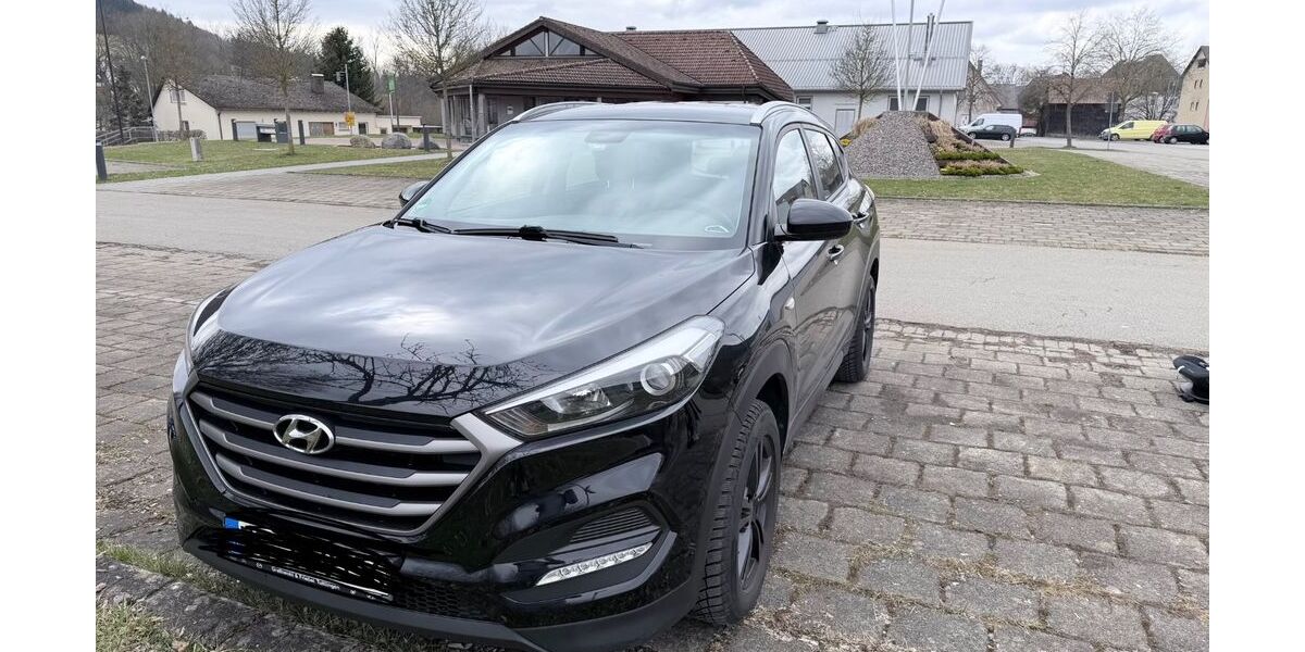 Hyundai TUCSON 70.600 km 13.800 &euro; Blumberg 78176