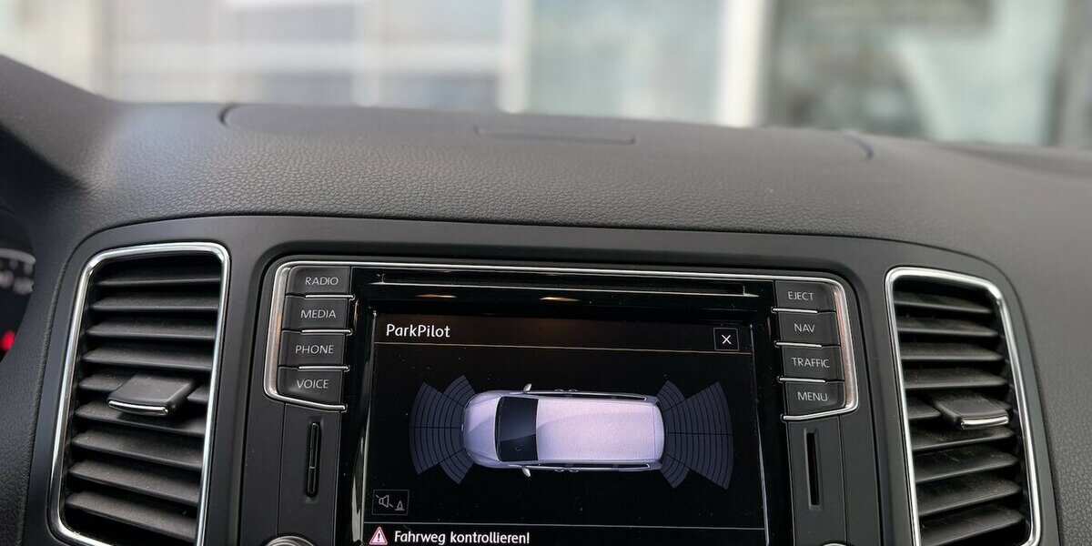 VW Sharan 2.0 TDI Comfortline 7.SITZ/NAVI/SHZ/DSG 107.728 km 21.800 &euro; Villingen-Schwenningen 78054