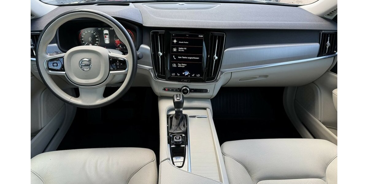 Volvo S90 MOMENTUM AWD/HEAD UP/BUSINESS.PRO/LEDER 125.912 km 22.900 &euro; Villingen-Schwenningen 78054