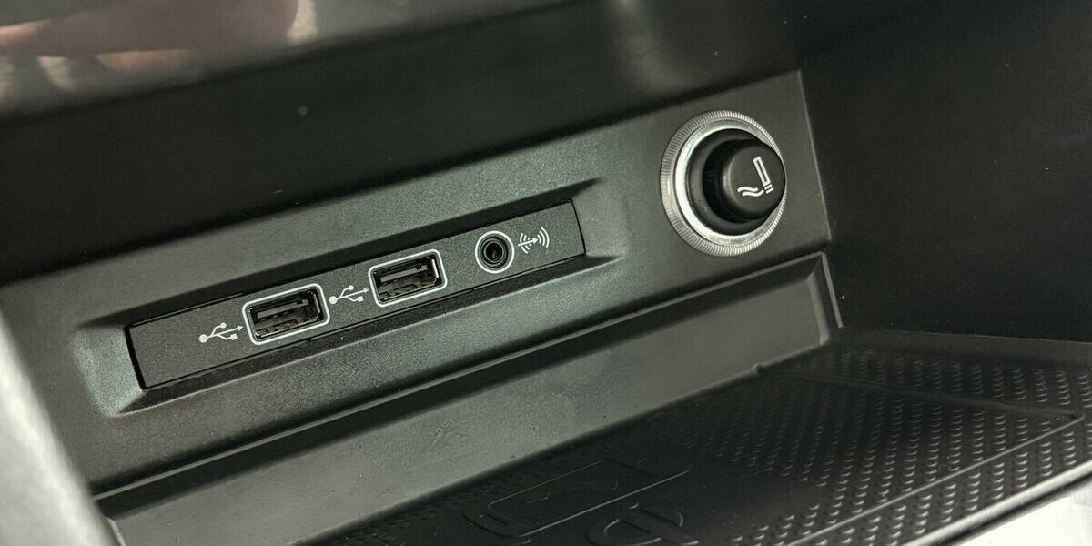 VW Tiguan 2.0 TDI 4Motion R-Line 360°/PANO/MEMORY 103.124 km 29.900 &euro; Villingen-Schwenningen 78054