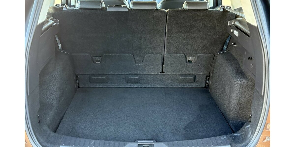 Ford Kuga 2.0 TDCI Titanium STANDHZ/NAVI/DAB/KAMERA 98.466 km 10.900 &euro; Villingen-Schwenningen 78054