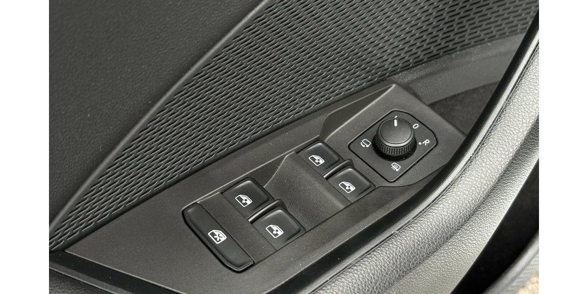 Skoda Octavia 2.0 TDI Combi Style MEMORY/NAVI/CARPLAY 84.033 km 19.900 &euro; Villingen-Schwenningen 78054