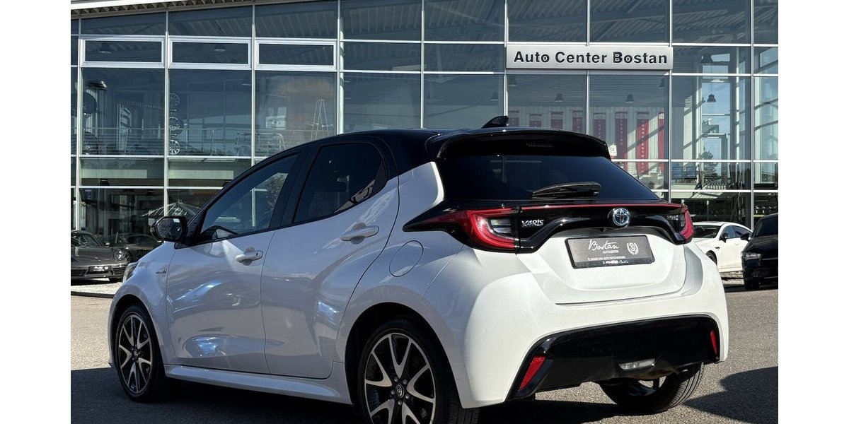 Toyota Yaris 1.5 Hybrid Black&White DAB/KAMERA/1.HAND 29.792 km 18.900 &euro; Villingen-Schwenningen 78054