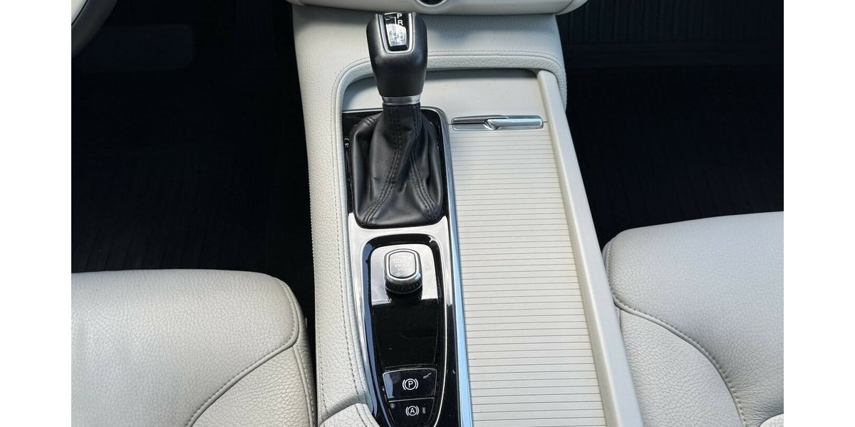 Volvo S90 MOMENTUM AWD/HEAD UP/BUSINESS.PRO/LEDER 125.912 km 22.900 &euro; Villingen-Schwenningen 78054