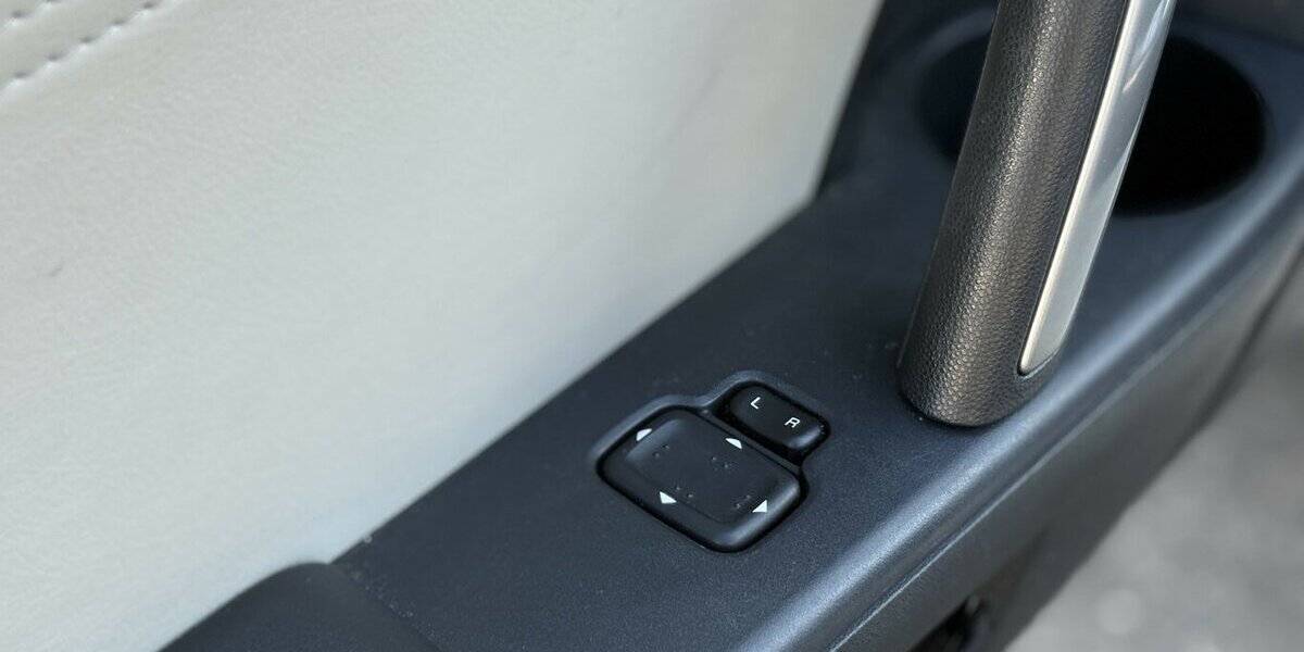 Mazda MX-5 2.0 Sendo Roadster Coupe NAVI/SITZHEIZUNG 88.467 km 15.900 &euro; Villingen-Schwenningen 78054