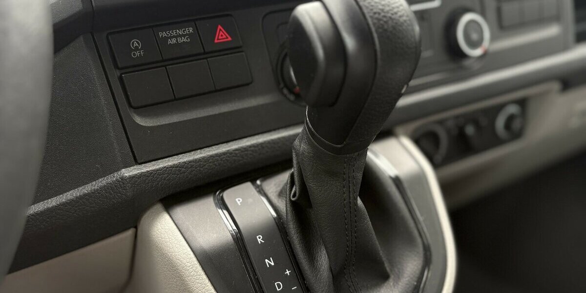 VW T6 Transporter Kasten 9-SITZER/AHK/NAVI/KAMERA 114.224 km 26.800 &euro; Villingen-Schwenningen 78054