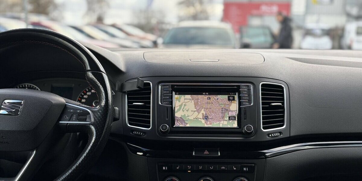 Seat Alhambra FR-Line KEYLE./KAMERA/NAVI/AHK/7-SITZER 136.143 km 17.900 &euro; Villingen-Schwenningen 78054