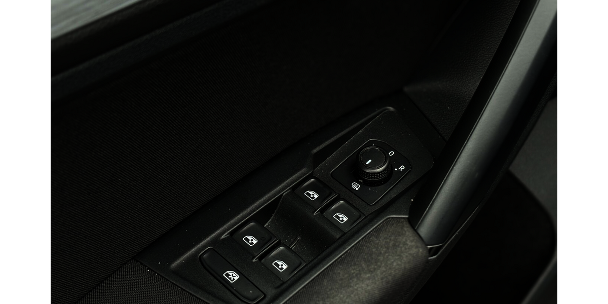 VW Tiguan 1.5 TSI RLine ACC/NAVI/AHK/SHZ/LED/1.HAND 73.187 km 25.800 &euro; Villingen-Schwenningen 78054