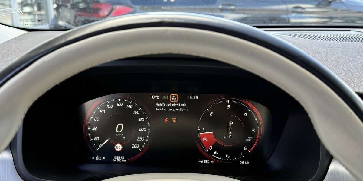 Volvo S90 MOMENTUM AWD/HEAD UP/BUSINESS.PRO/LEDER 125.912 km 22.900 &euro; Villingen-Schwenningen 78054