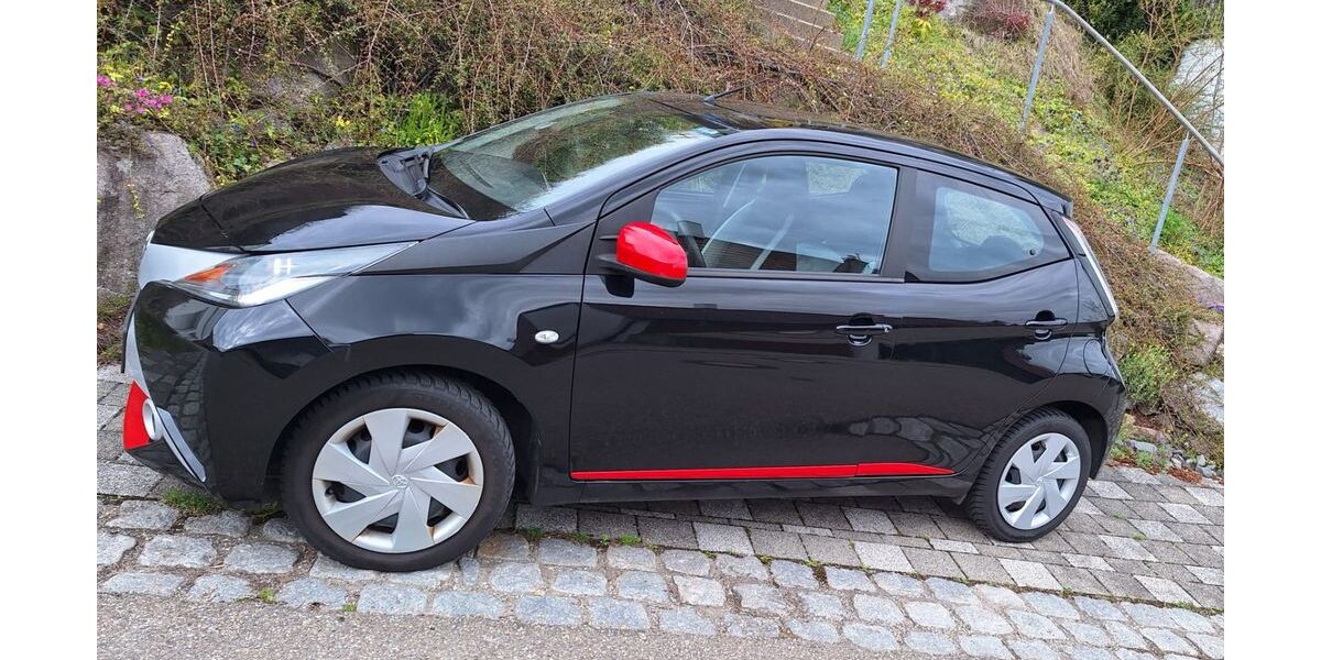 Toyota Aygo (X) 81.300 km 7.100 &euro; Unterkirnach 78089