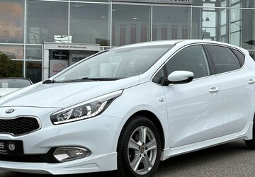 Kia Ceed 1.4 TSI Dream Team KAMERA/NAVI/SHZ/LENKHZ 64.779 km 8.900 &euro; Villingen-Schwenningen 78054