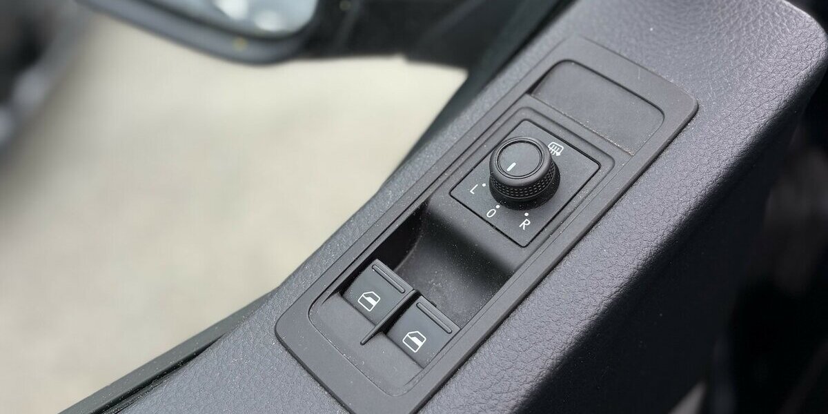 VW T6 Transporter Kasten 9-SITZER/AHK/NAVI/KAMERA 114.224 km 26.800 &euro; Villingen-Schwenningen 78054