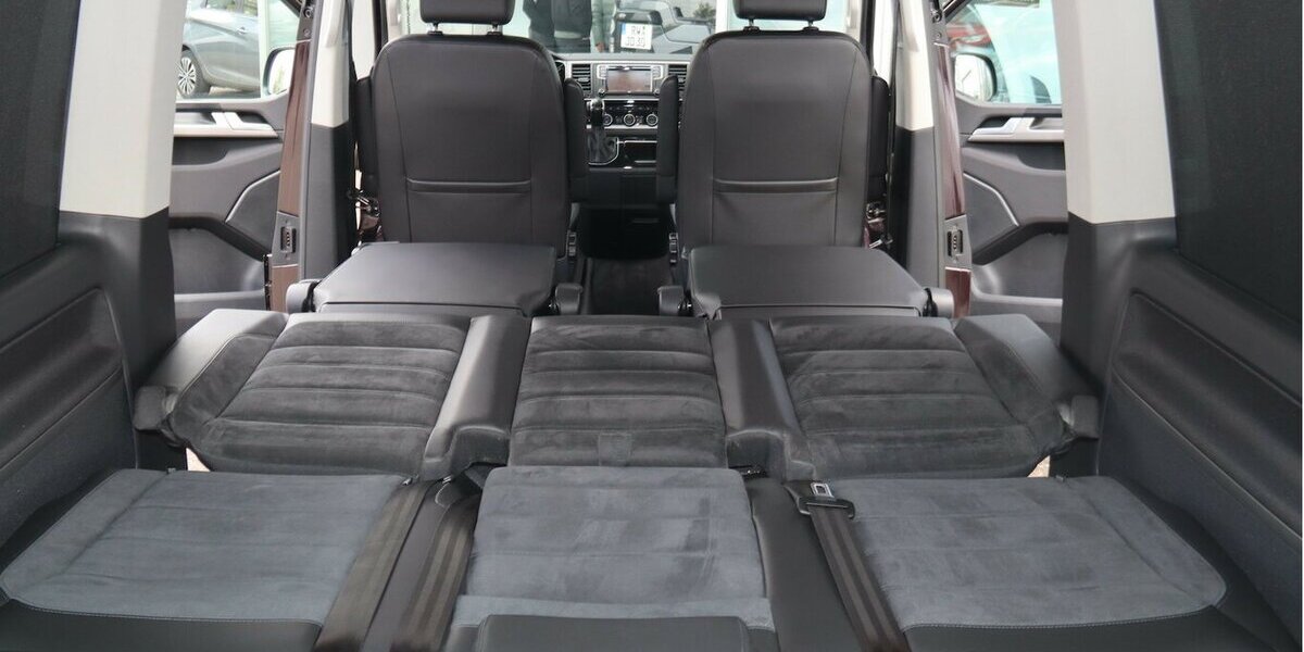 VW T6 Multivan GENERATION SIX 4-MOTION/7 SITZE/NAVI 150.462 km 27.900 &euro; Villingen-Schwenningen 78054