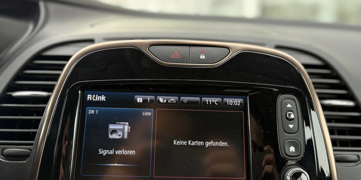 Renault Captur 1.2 TCe Elysee KAMERA/NAVI/SITZHEIZUNG 97.093 km 9.900 &euro; Villingen-Schwenningen 78054