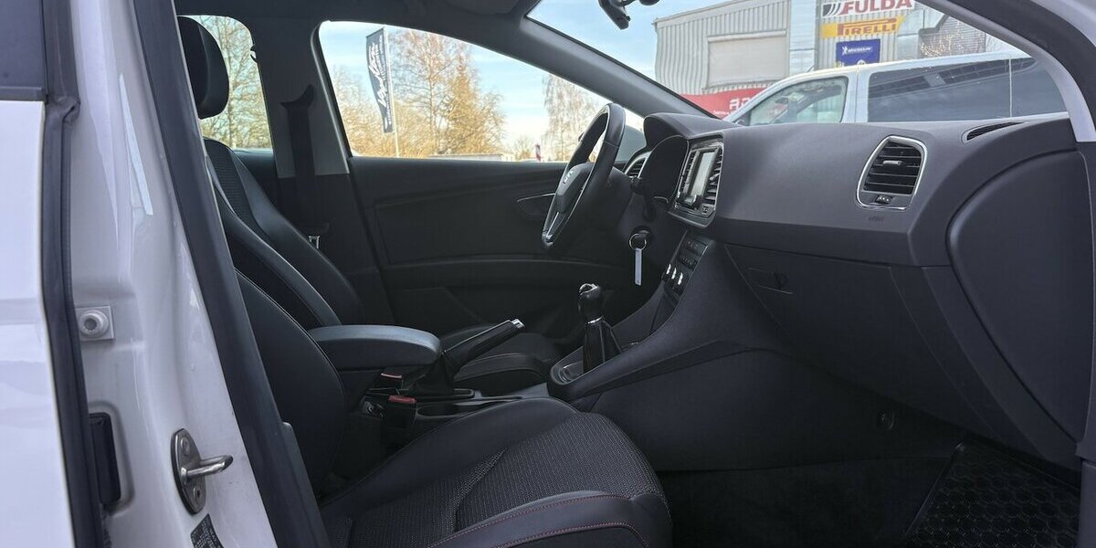 Seat Leon 1.4 TSI FR NAVIGATION/PANORAMA/SHZ/1.HAND 99.990 km 12.900 &euro; Villingen-Schwenningen 78054